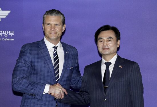 米韓軍事協力がもたらす日本への二重の意味、ヘグセス国防長官訪韓で見せた緊密さ